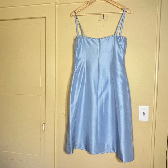 Elegant Blue Satin Dress - Picture 3 of 12